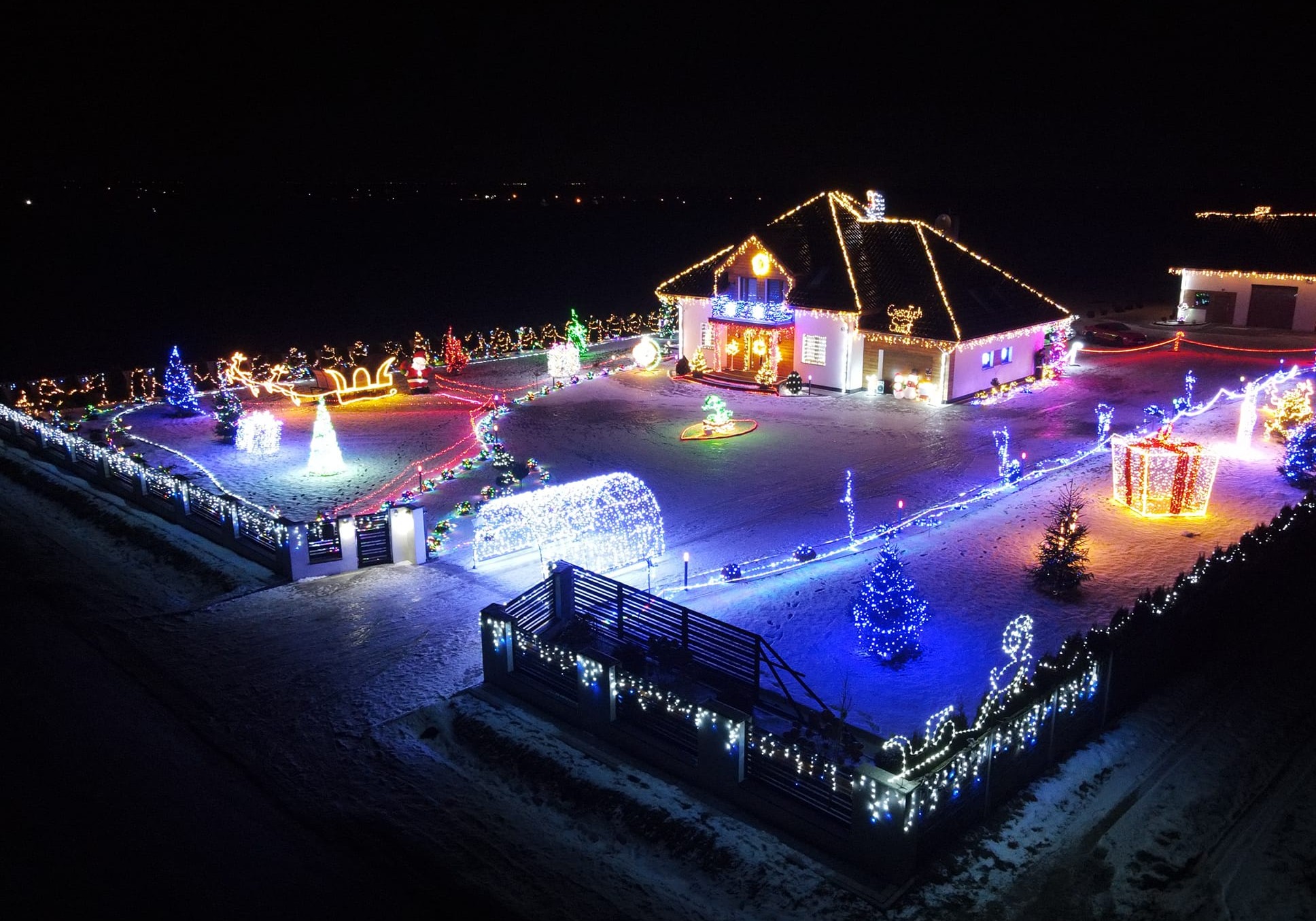 Świąteczna iluminacja w Straszowej Woli