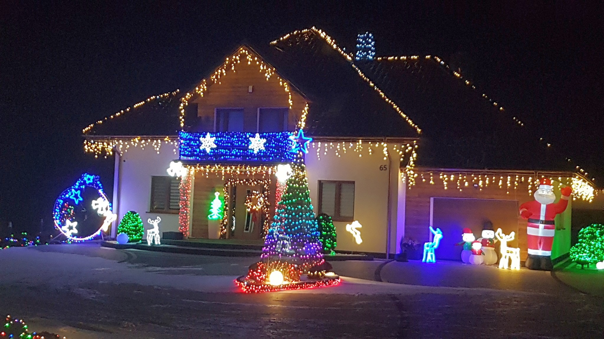 Świąteczna iluminacja w Straszowej Woli