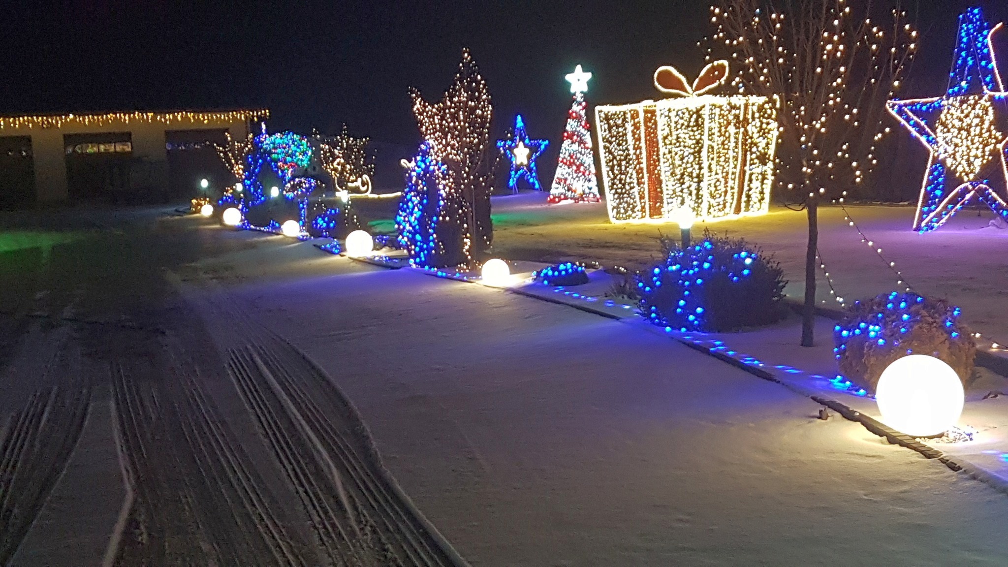 Świąteczna iluminacja w Straszowej Woli